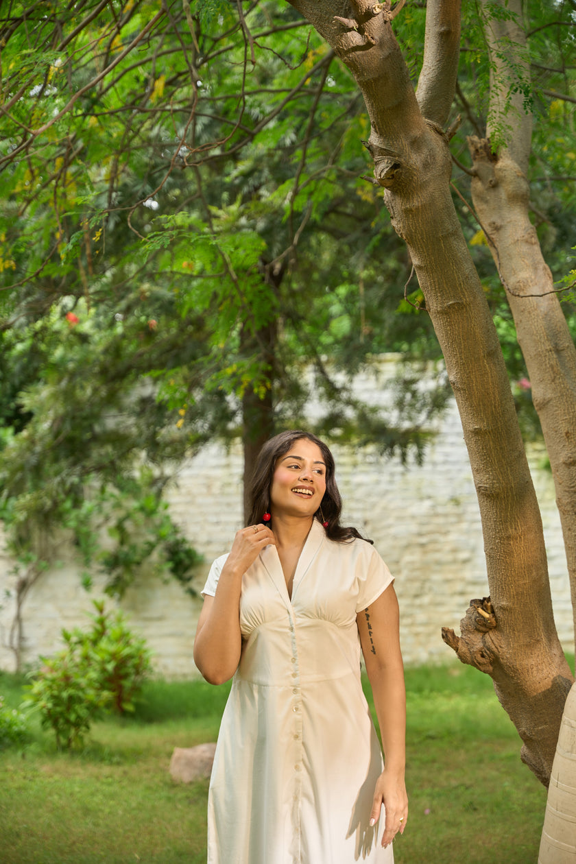 WHITE GATHERED V-NECK WAISTBAND MIDI DRESS