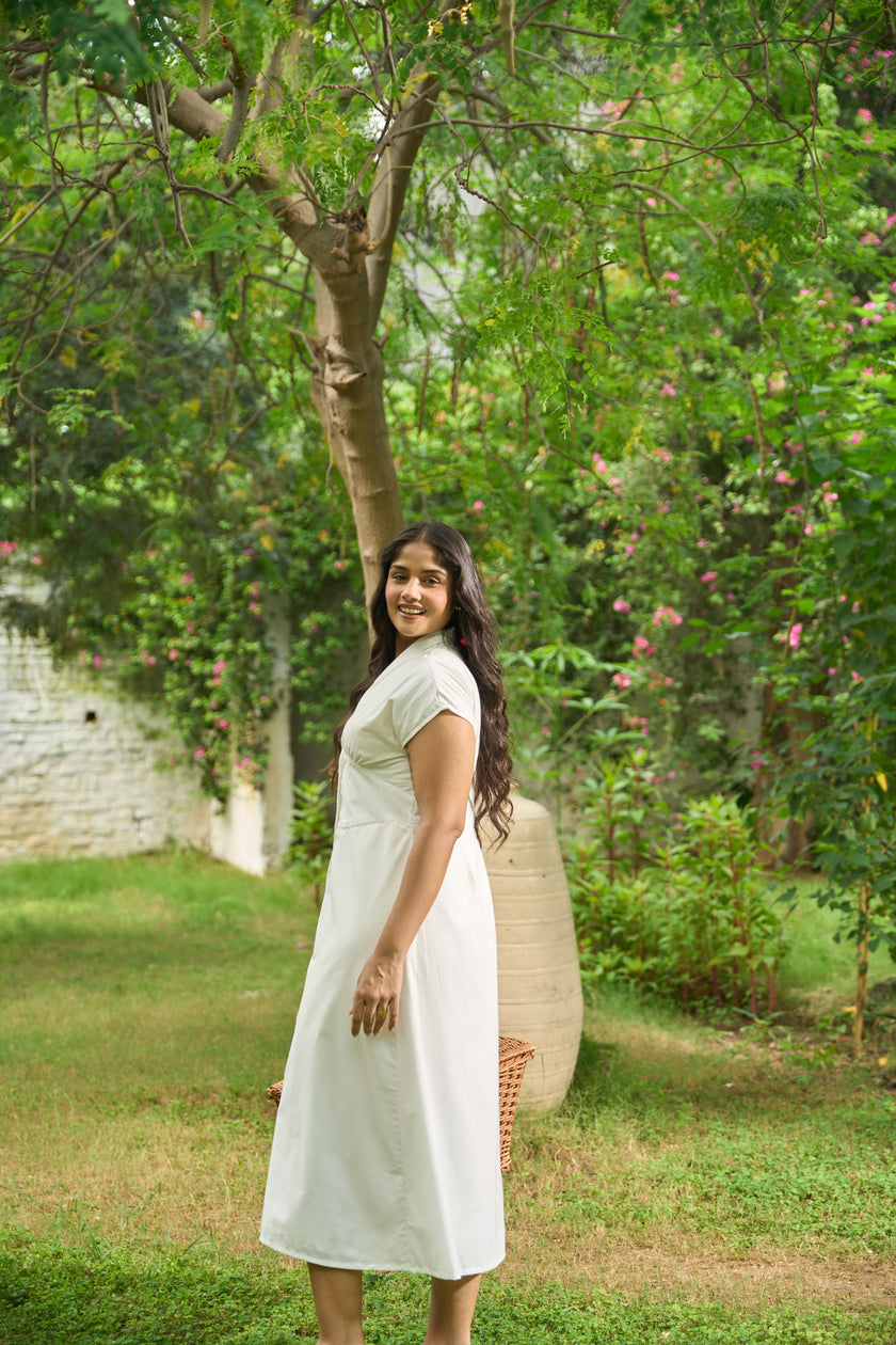 WHITE GATHERED V-NECK WAISTBAND MIDI DRESS