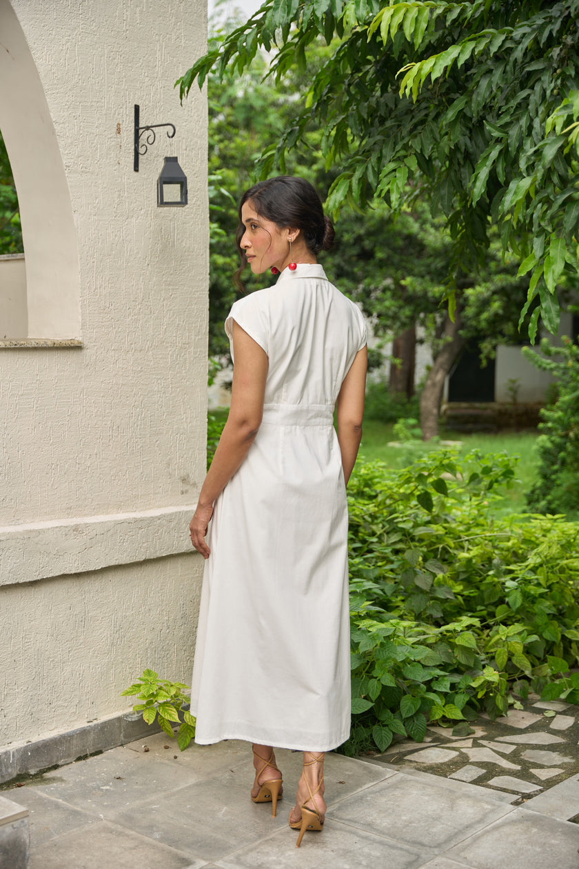 WHITE GATHERED V-NECK WAISTBAND MIDI DRESS